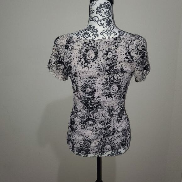 AB studio small white and black floral short sleeve blouse. - Picture 3 of 10